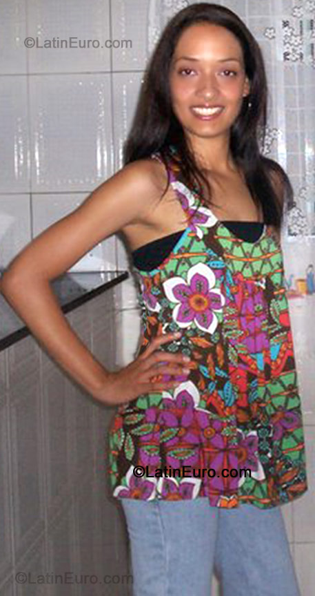 Date this young Brazil girl Fernanda- from Sao Paulo B-124