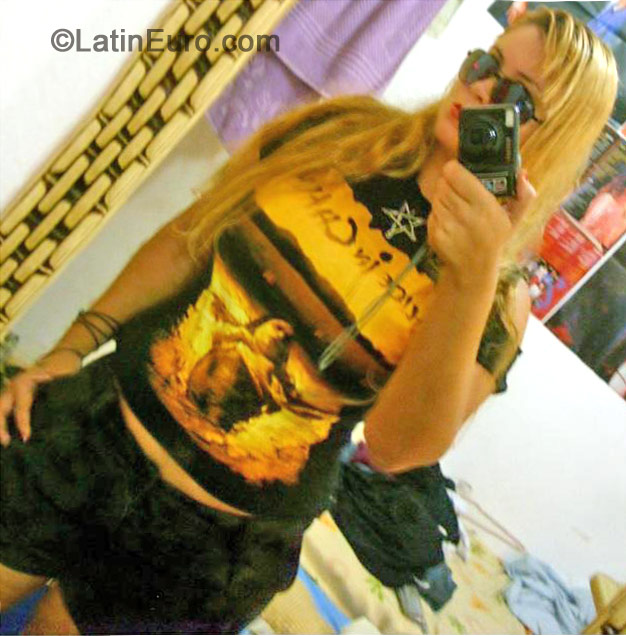 Date this stunning Brazil girl Evelin from Curitiba B-151