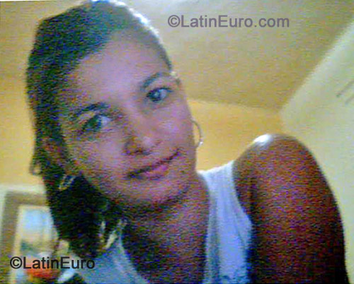 Date this athletic Brazil girl Francielle from Rio de Janeiro B-167