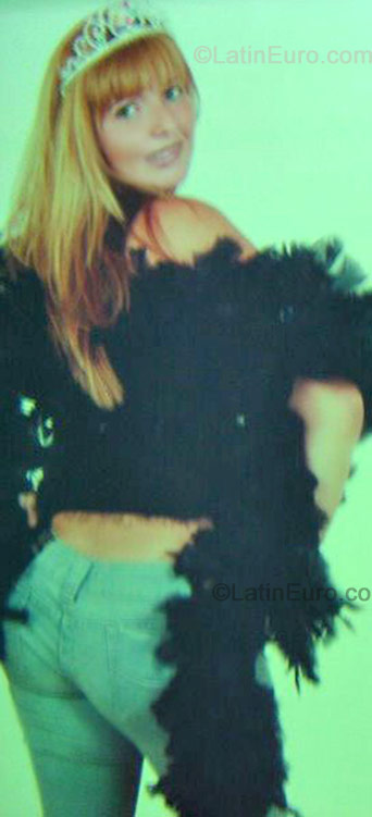 Date this sultry Brazil girl Milena from Salvador B-178