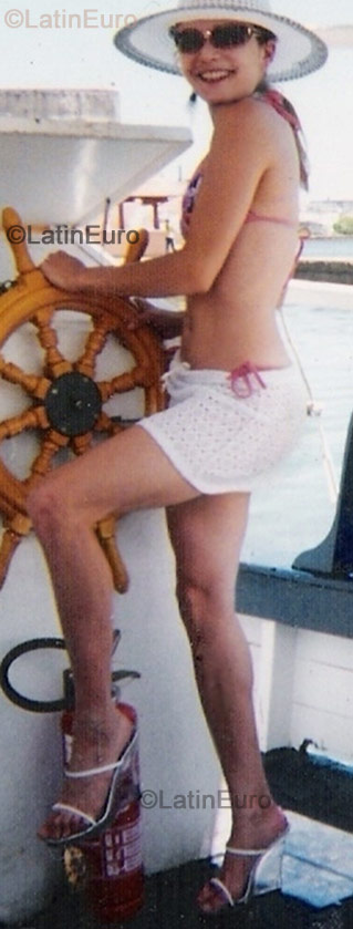 Date this sultry Brazil girl Daniella from Florianopolis B-204