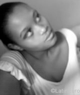 Date this pretty Brazil girl Andreza from Rio de Janeiro B-225