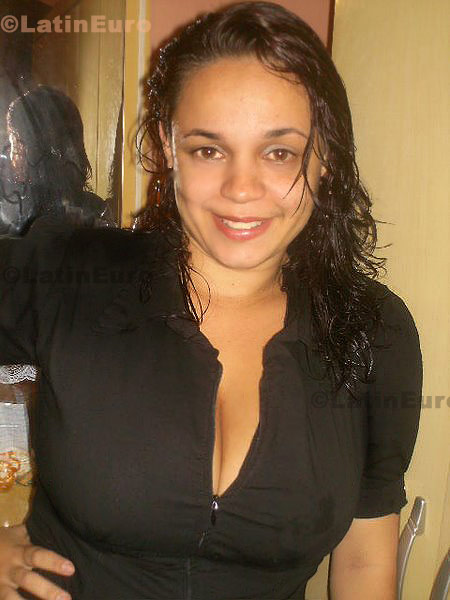 Date this beautiful Brazil girl Andressa from Mage B-31