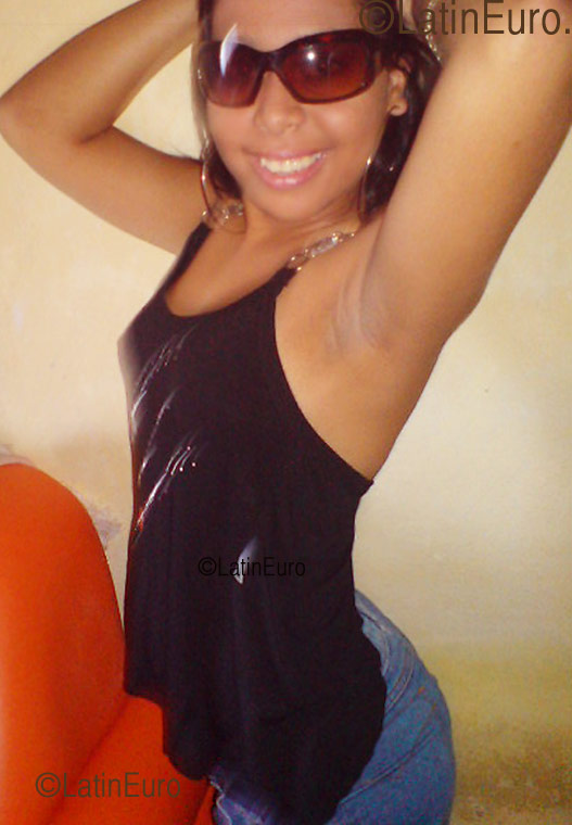 Date this attractive Brazil girl Flavine from Lorena B1076