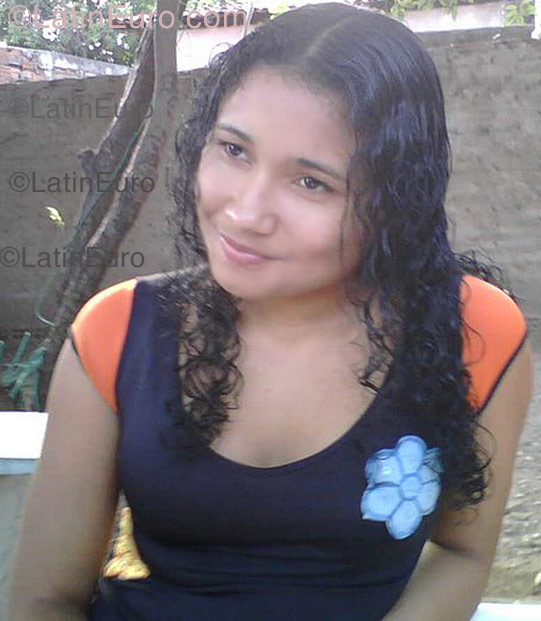 Date this fun Brazil girl Neidianne from Teresina B1112