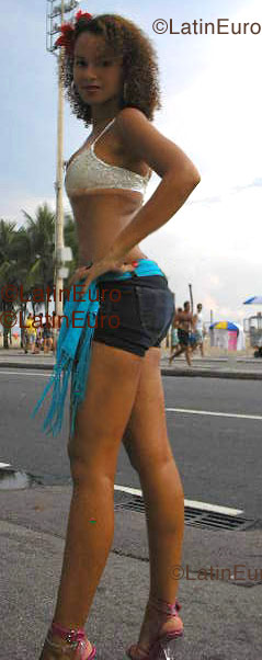 Date this hot Brazil girl Fernanda from Rio De Janeiro B1152