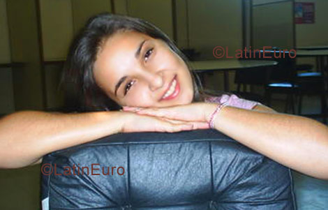Date this nice looking Brazil girl Priscila from Rio de Janeiro B1171