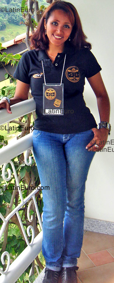 Date this fun Brazil girl Fabiola from Campo Magro B1221
