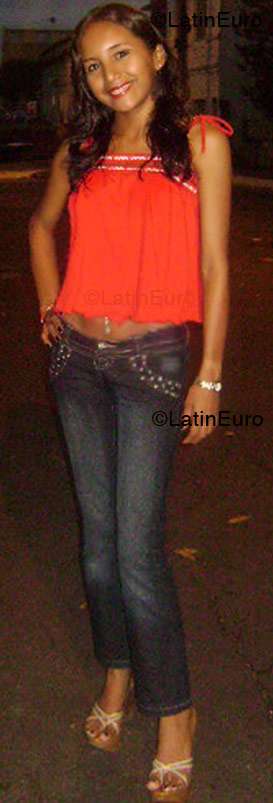 Date this funny Brazil girl Fernanda from Tabatinga B1279