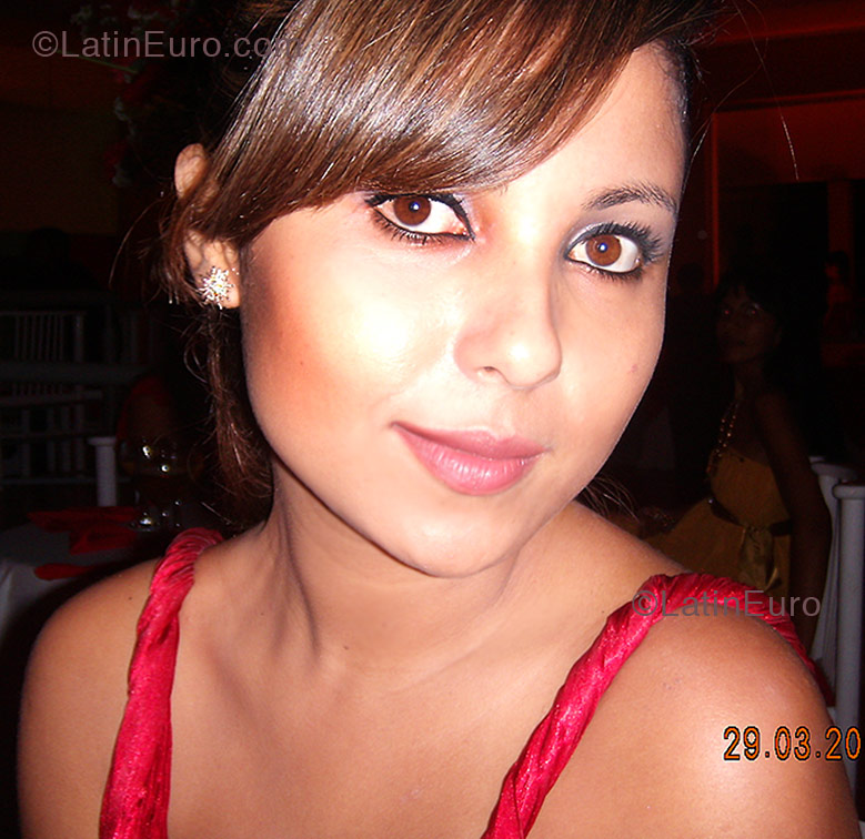 Date this nice looking Brazil girl Juliana from Goiania B1286