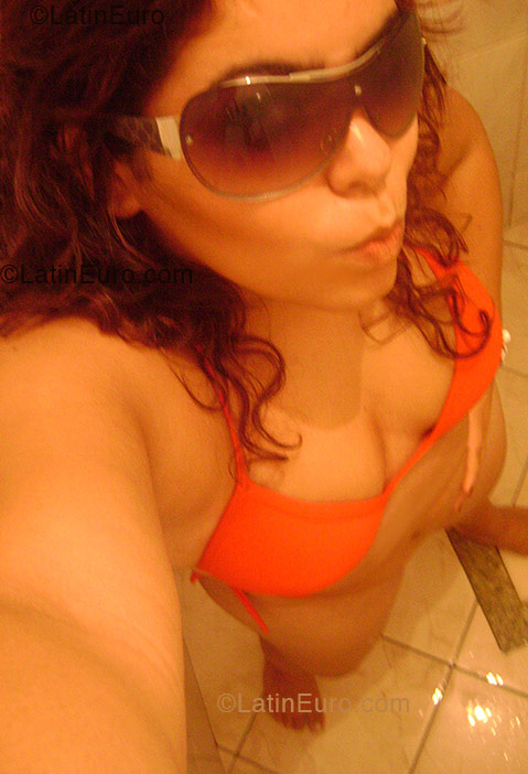 Date this funny Brazil girl Nayara- from Campinas B1329