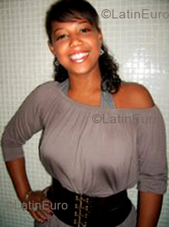 Date this voluptuous Brazil girl Hanna from Florianopolis B1353