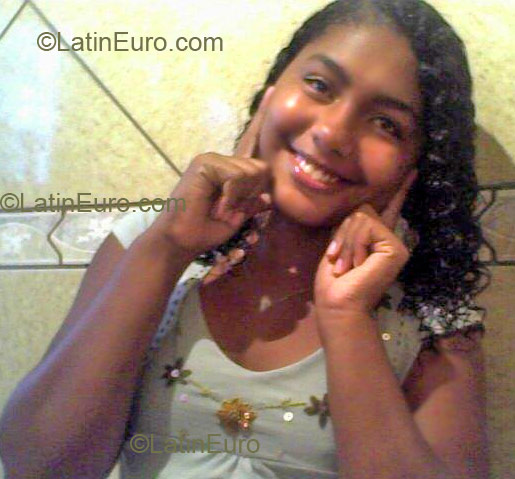 Date this delightful Brazil girl Ana from Belford Roxo B1403