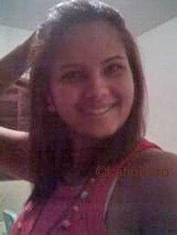 Date this happy Brazil girl Priscilla from Niteroi B1483