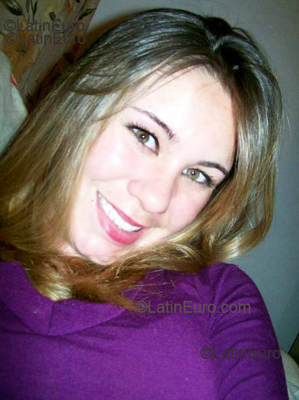 Date this good-looking Brazil girl Simony from Barueri B1502