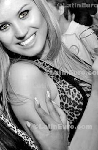 Date this gorgeous Brazil girl Evelin from Curitiba B151