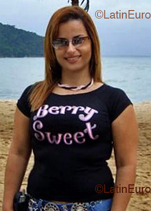 Date this charming Brazil girl Luciane from Caraguatatuba B1568