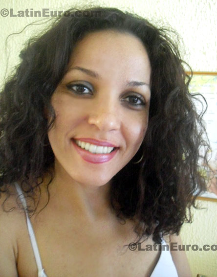Date this gorgeous Brazil girl Cristiane from Rio de Janeiro B163