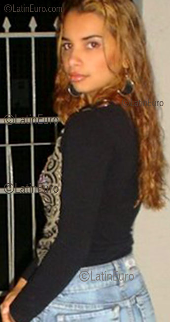 Date this athletic Brazil girl Sara from Vila Velha B1633