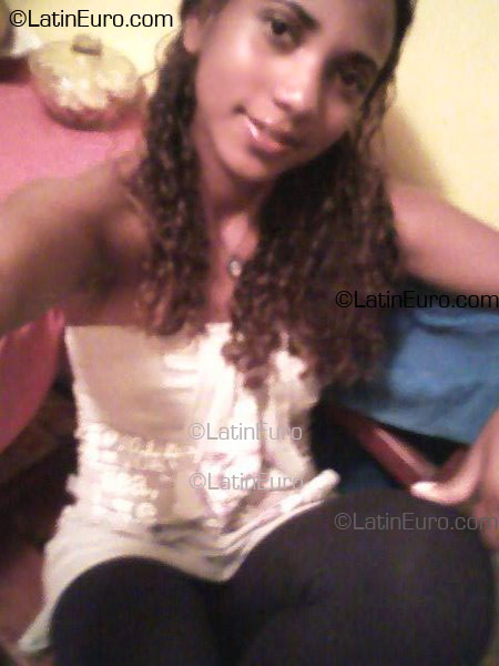 Date this happy Brazil girl Raquel from Hortolandia B1667