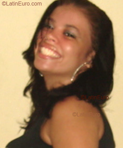 Date this nice looking Brazil girl Ariadne from Vitoria B1845