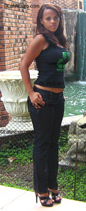 Date this athletic Brazil girl Alexandra from Recife B1866