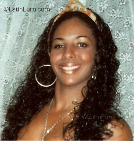 Date this charming Brazil girl Vald from Salvador B1911
