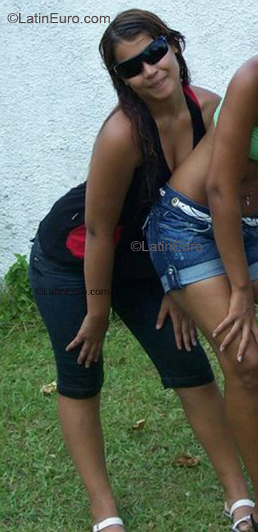 Date this gorgeous Brazil girl Sheyline from Rio de Janeiro B1923