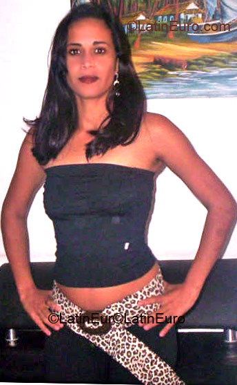 Date this athletic Brazil girl Pollyana from Belo Horizonte B2005