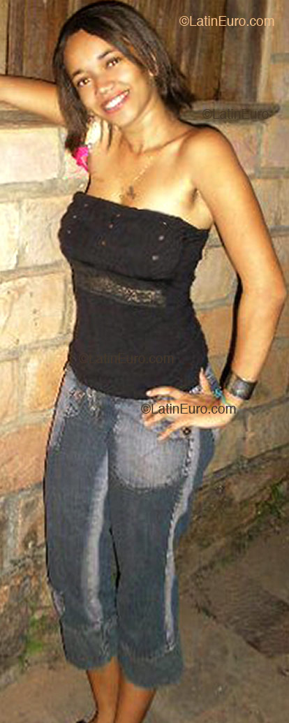 Date this foxy Brazil girl Gina from  B2041