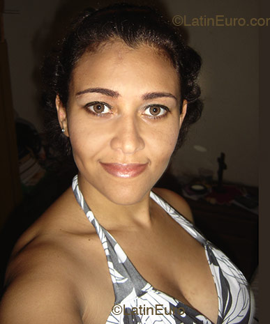 Date this cute Brazil girl Carla from Nova Iguacu B1523