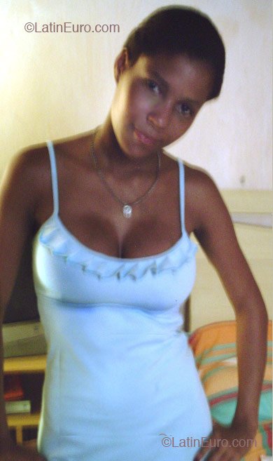 Date this funny Brazil girl Lucimar from Rio de Janeiro B2165
