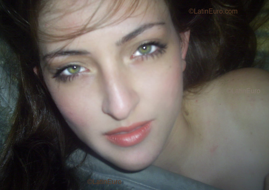 Date this delightful Brazil girl Aline from  B2167