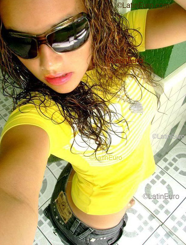 Date this good-looking Brazil girl Jessica from  B2177