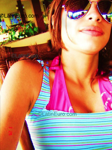 Date this attractive Brazil girl Heloisa from Brasilia B2204