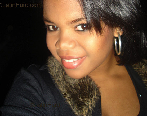 Date this sensual Brazil girl Zambia from  B2277