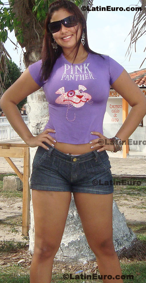 Date this beautiful Brazil girl Thgna from Caruaru B235