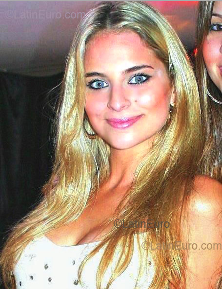 Date this fun Brazil girl Kethy from Curitiba B2387