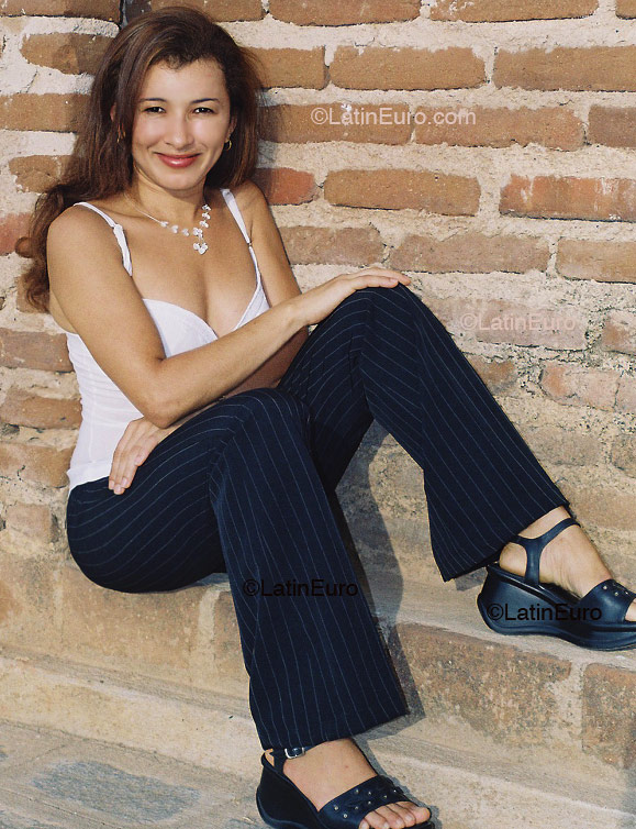 Date this attractive Brazil girl Maria from  B753