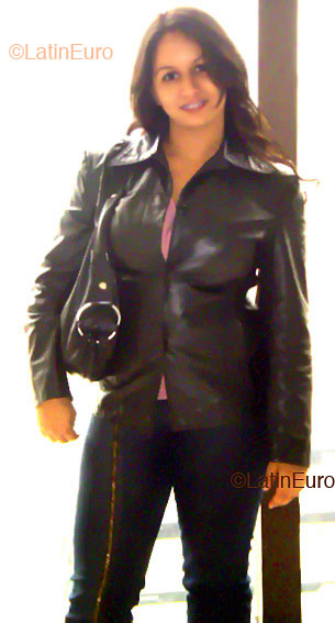 Date this delightful Brazil girl Viviane from Goiania B2432