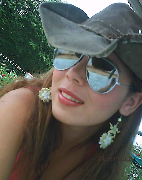 Date this pretty Brazil girl Fernanda- from  B2465