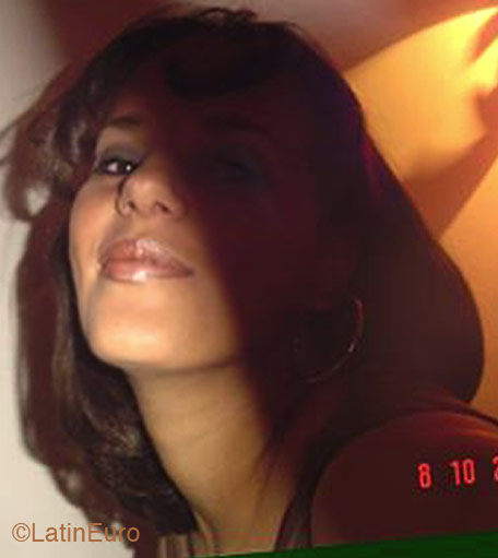 Date this voluptuous Brazil girl Ellen from LONDRINA B2528