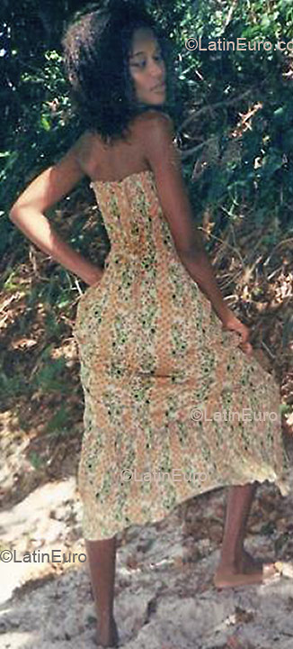Date this good-looking Brazil girl Marines from SALVADOR B2580