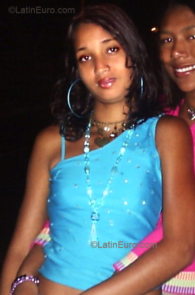 Date this delightful Brazil girl Yasmin from BRASILIA B2586
