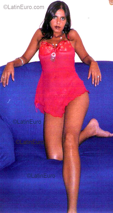 Date this happy Brazil girl Valeska from CARATINGA B2813