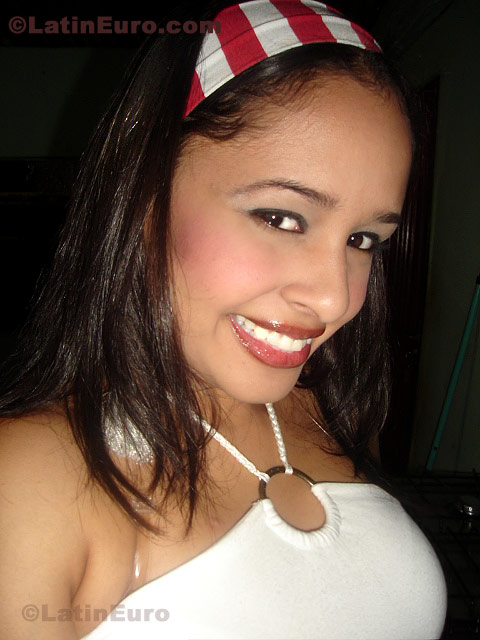 Date this exotic Brazil girl Erica from Curitiba B358