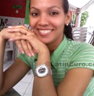 Date this attractive Brazil girl Fernanda from Brazlandia B408