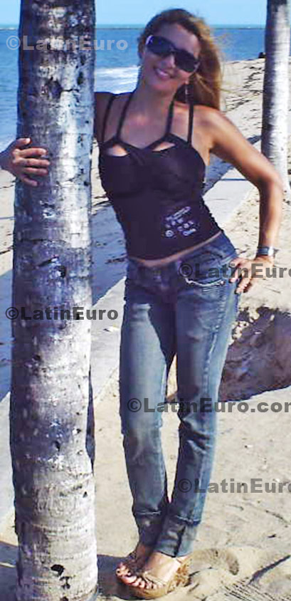 Date this passionate Brazil girl Simone from Porto Seguro B499