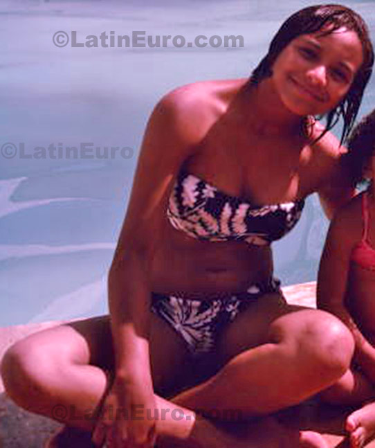 Date this charming Brazil girl Paolla from Ribeirao das Neves B530