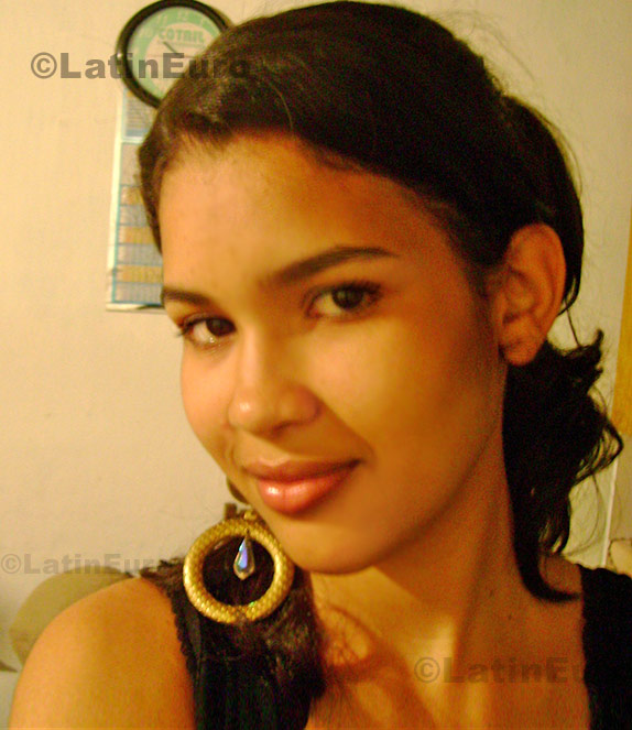 Date this good-looking Brazil girl Erica from Sardoa B608